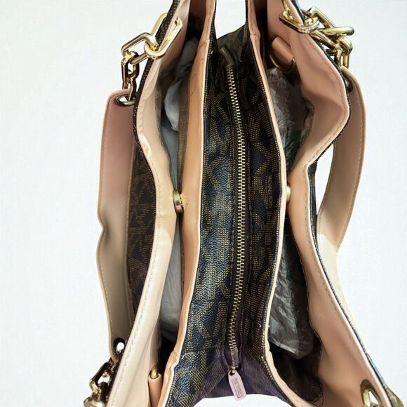 Michael Kors Signature Tote Bag - Picture 4 of 10